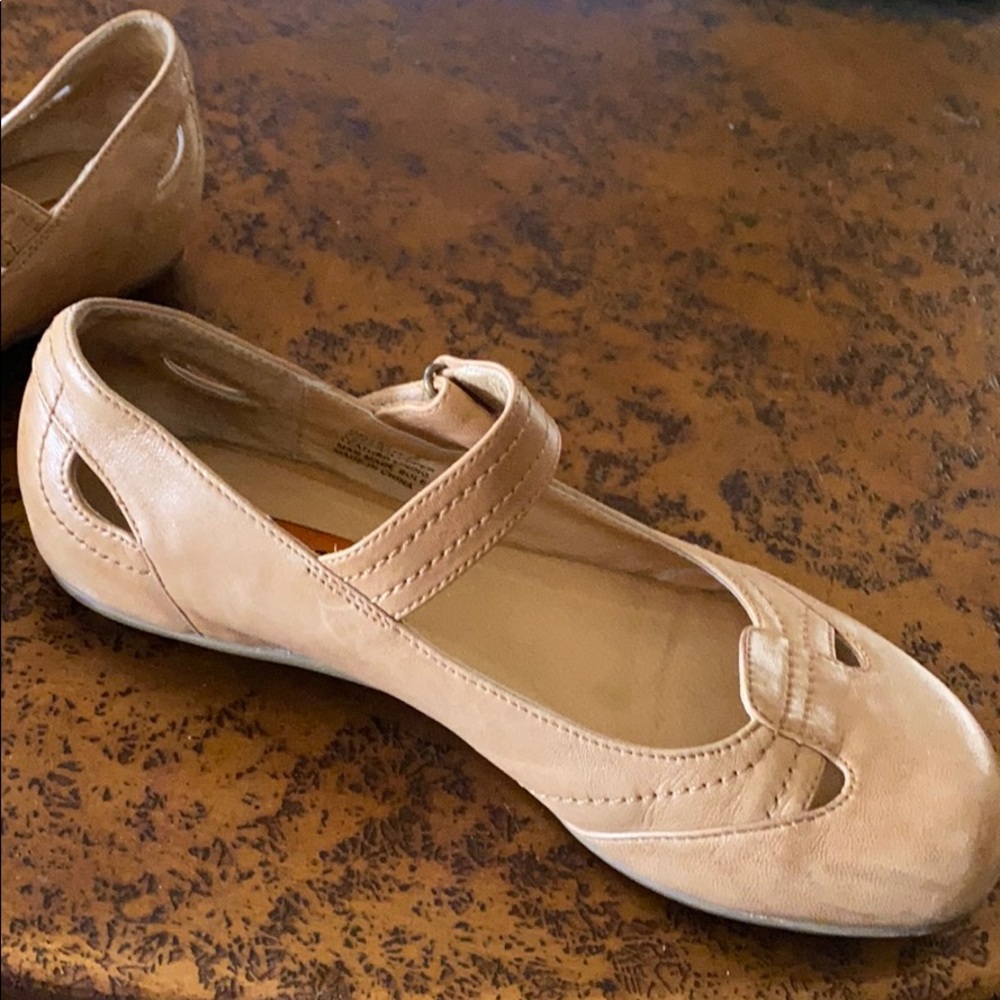 Miz Mooz tan leather Mary Janes size 5.5